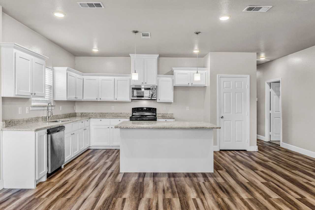 4210 Park St - Photo 5 of 24