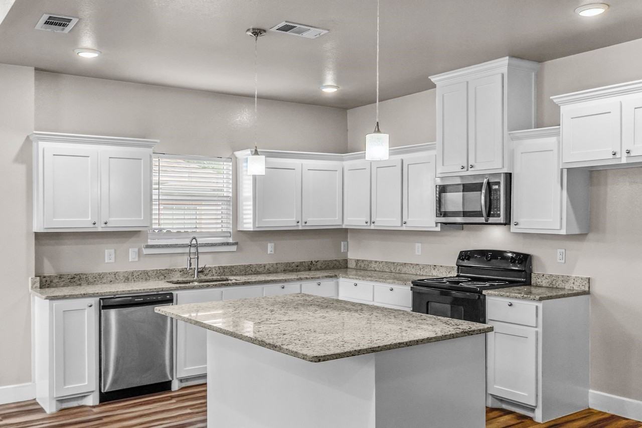 4210 Park St - Photo 6 of 24