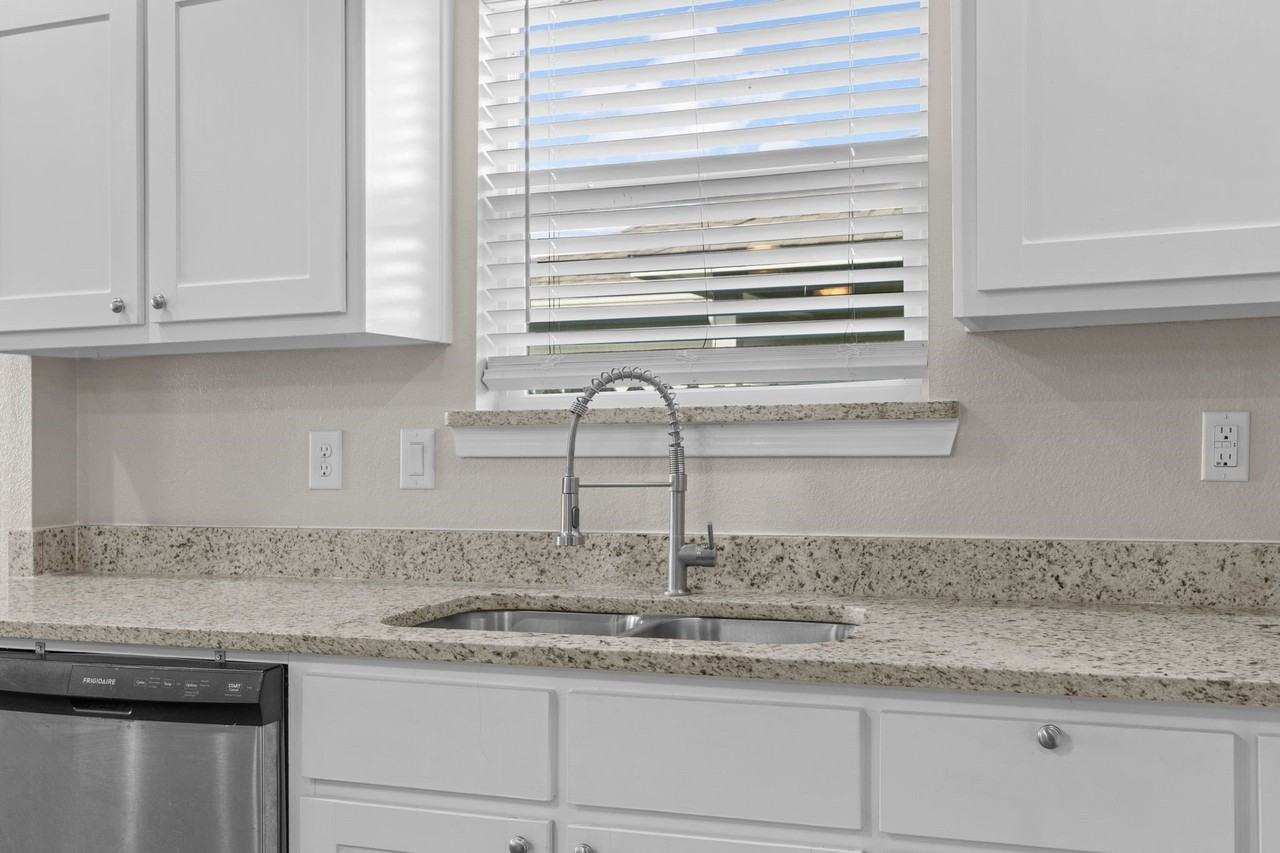 4210 Park St - Photo 7 of 24