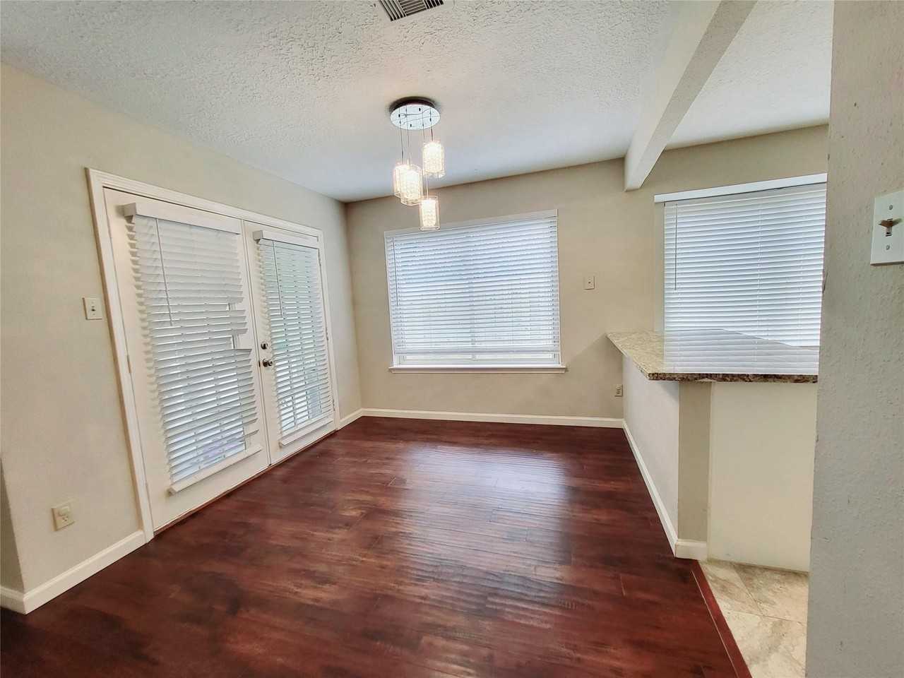 2711 S Brompton Dr - Photo 4 of 21