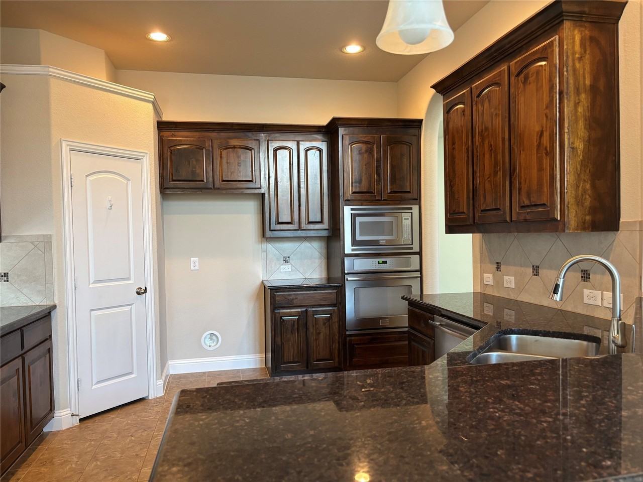 6117 Mickelson Way - Photo 6 of 24