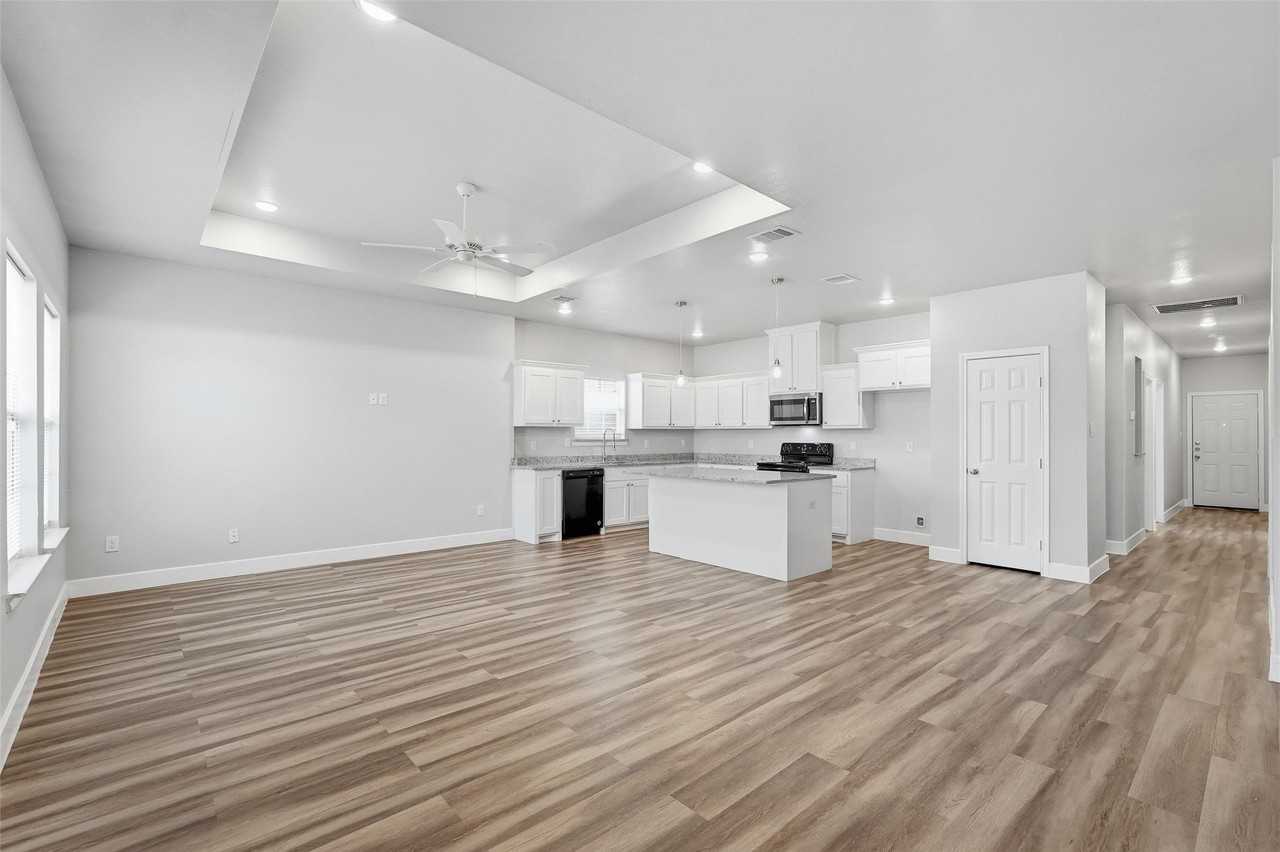 4215 Oneal St - Photo 2 of 21