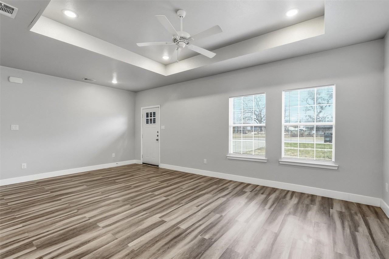 4215 Oneal St - Photo 3 of 21
