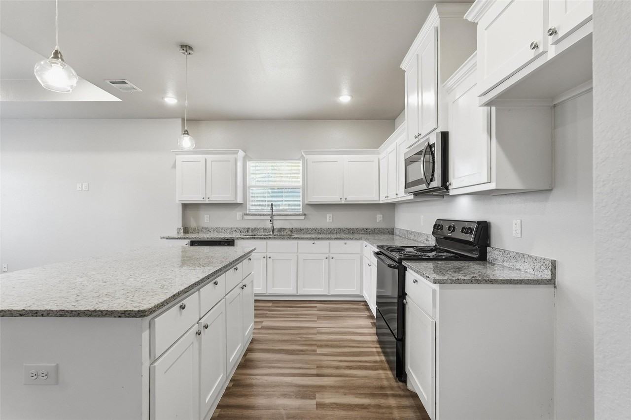 4215 Oneal St - Photo 6 of 21