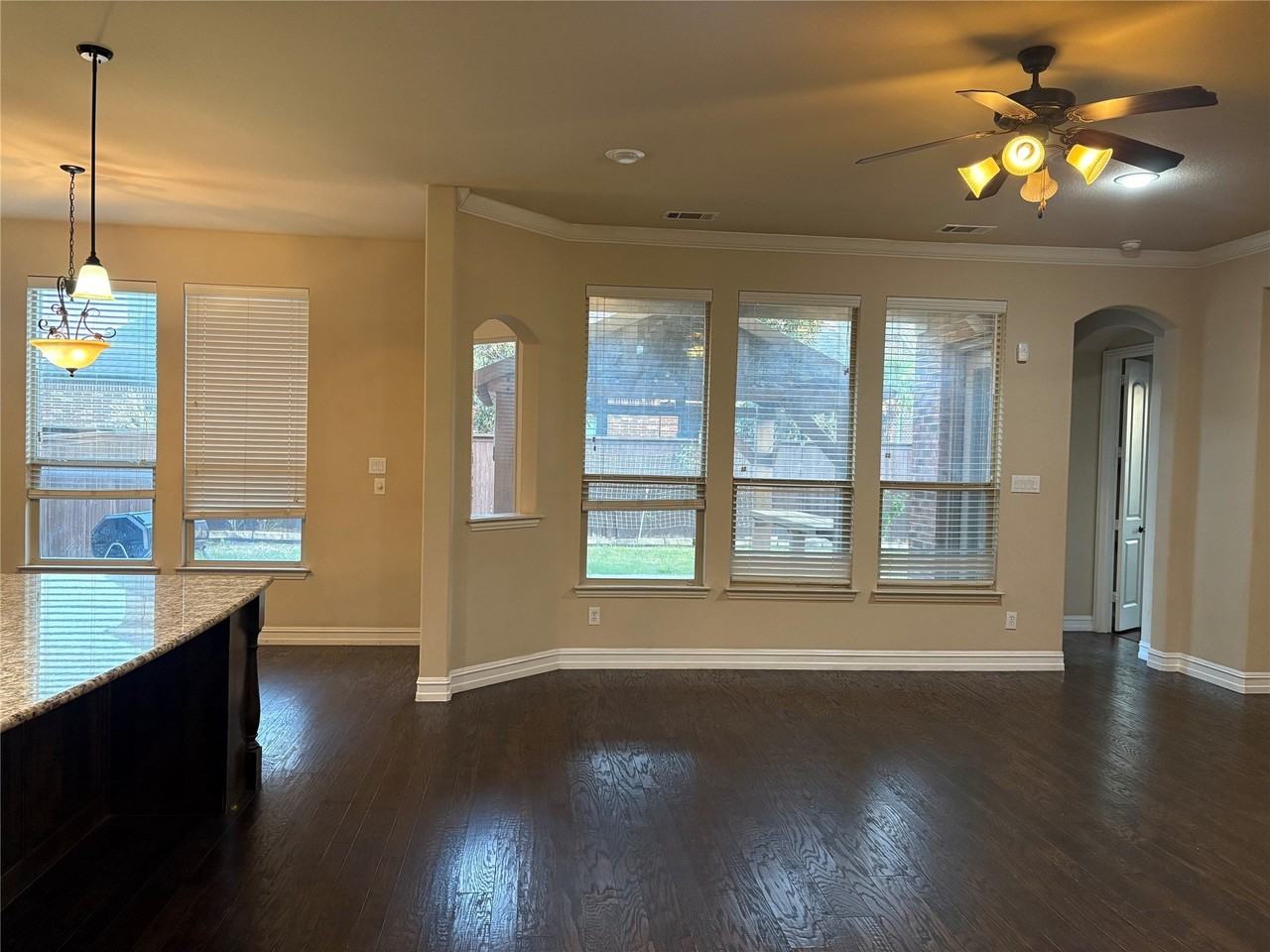 2530 Broadway Dr - Photo 3 of 34