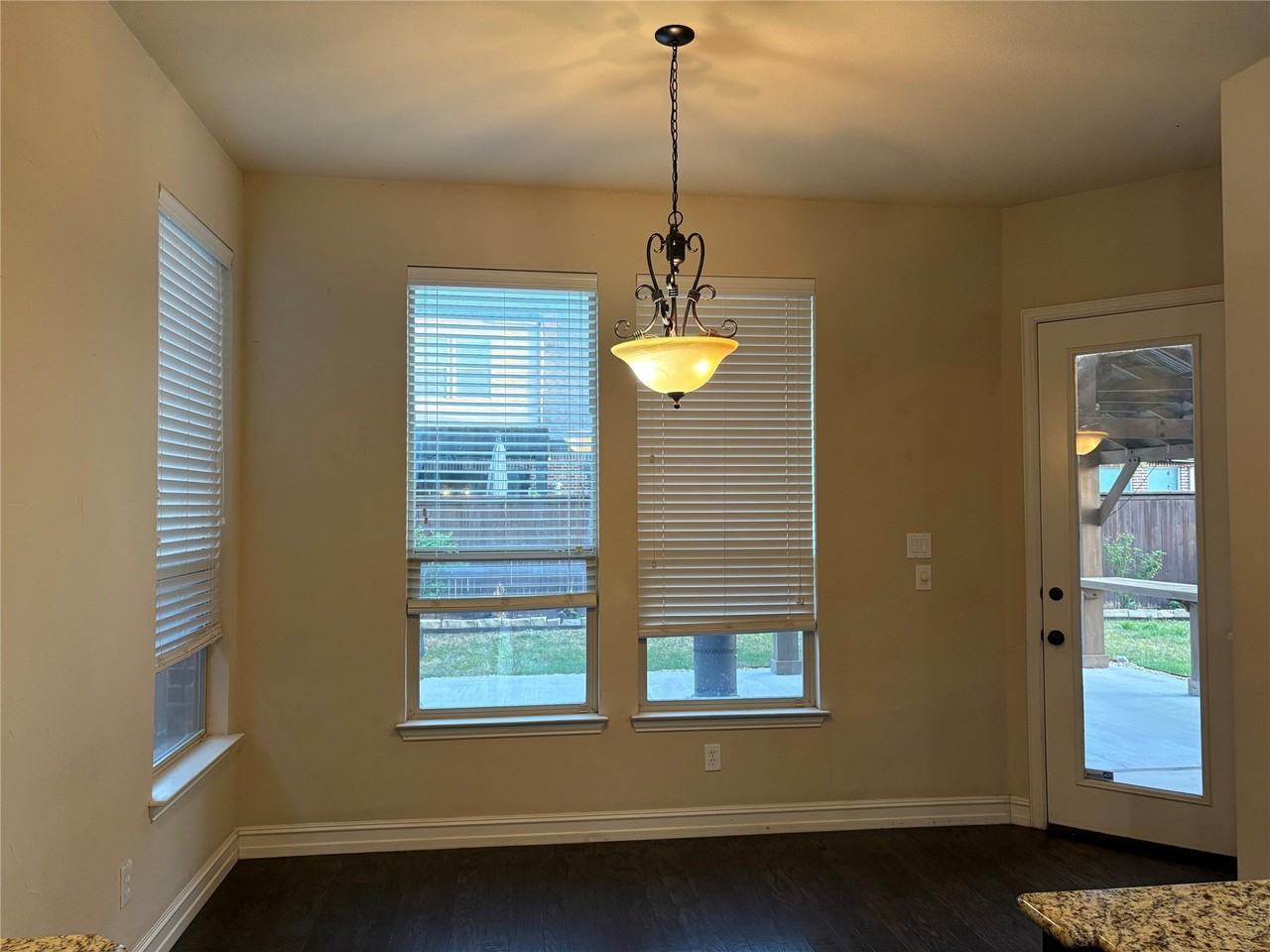 2530 Broadway Dr - Photo 6 of 34