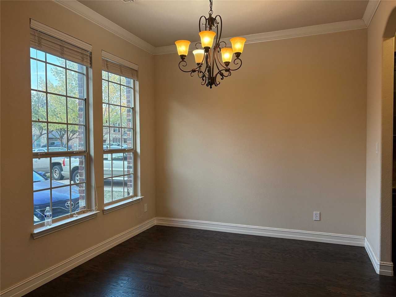 2530 Broadway Dr - Photo 7 of 34