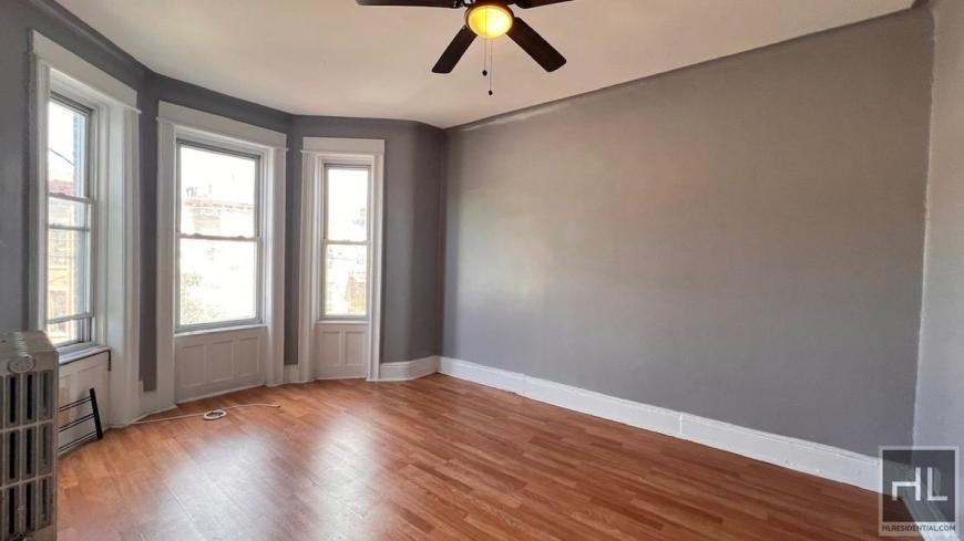 9746 Drew St - Photo 2 of 10