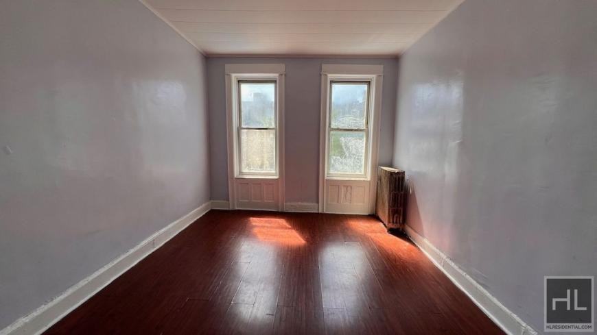 9746 Drew St - Photo 4 of 10