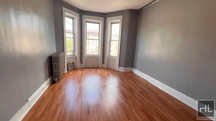 9746 Drew St - Photo 5 of 10