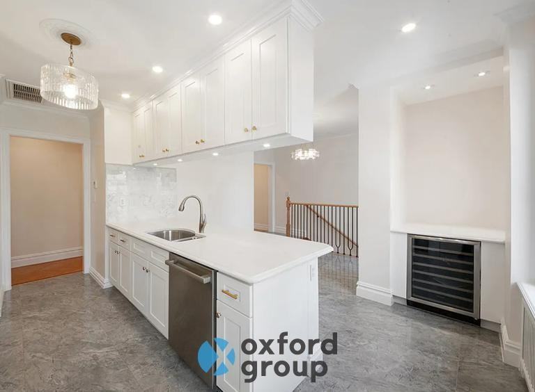 202 E 76th St - Photo 2 of 10