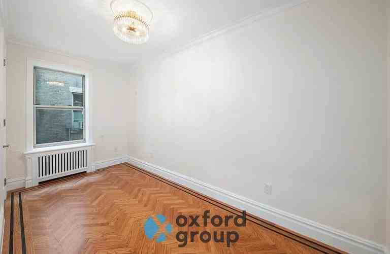 202 E 76th St - Photo 7 of 10