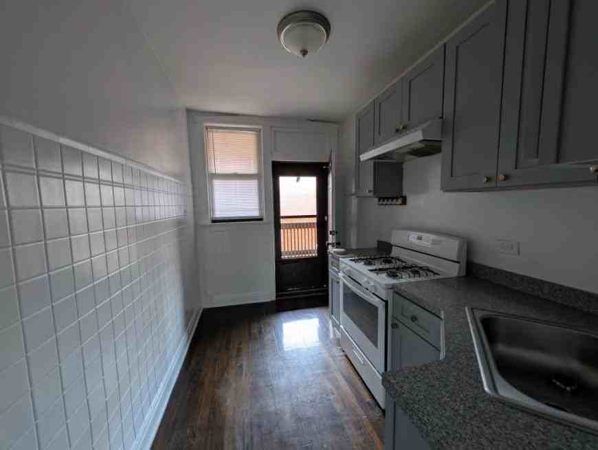 6402 N Hermitage Ave - Photo 3 of 10