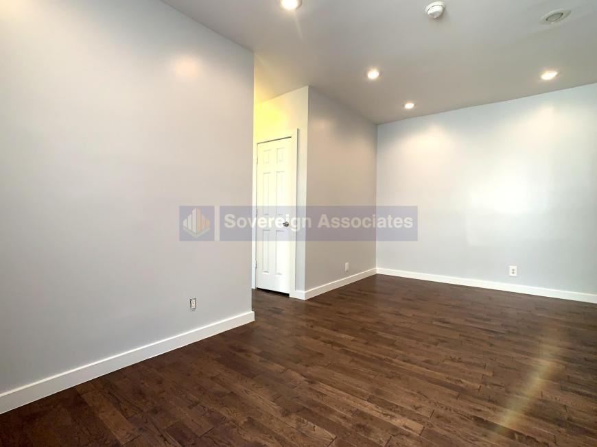 14 Thayer St - Photo 2 of 7