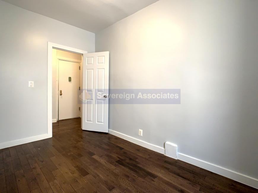 14 Thayer St - Photo 4 of 7
