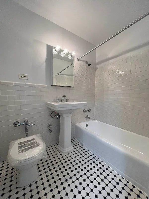 1883 Amsterdam Ave - Photo 4 of 5