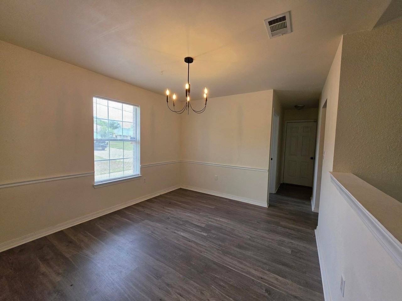 404 Riverchase Blvd - Photo 3 of 13