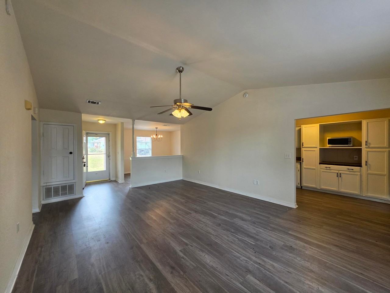 404 Riverchase Blvd - Photo 4 of 13