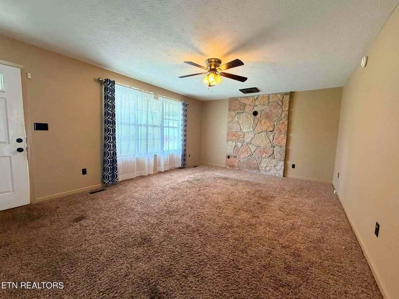 104 College Grove Rd - Photo 4 of 25