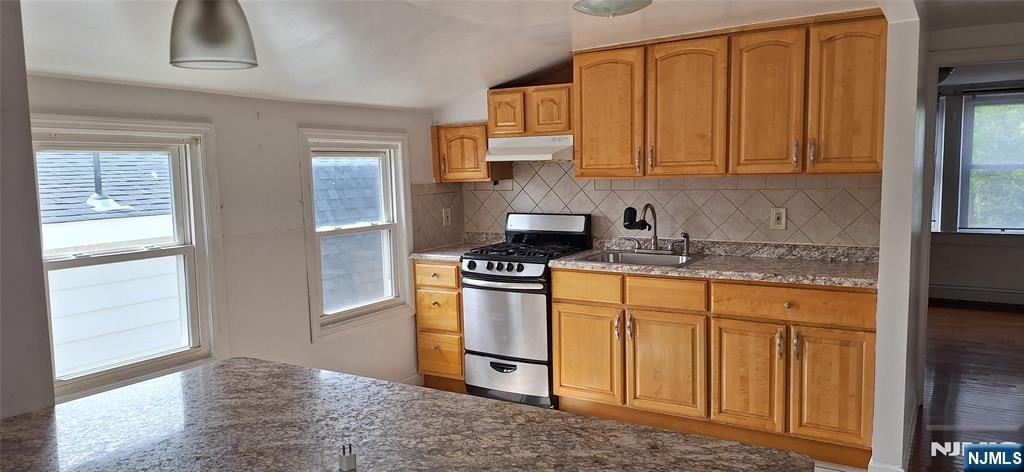 56 Garfield Ave - Photo 4 of 14