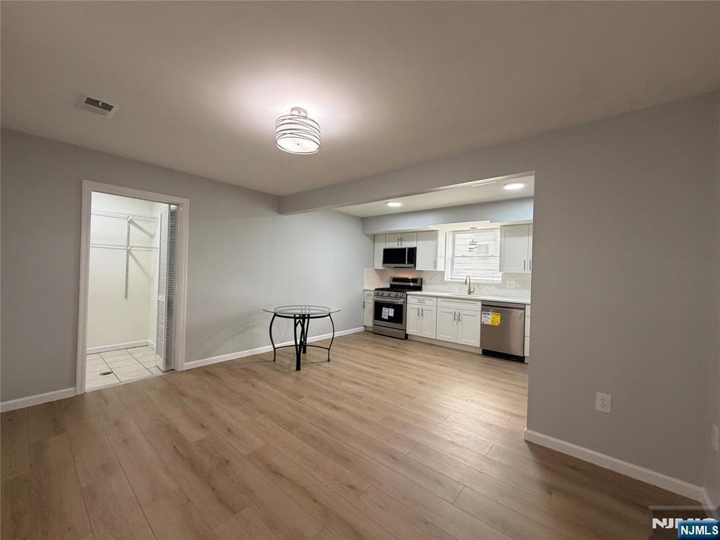 58-60 Davenport Ave - Photo 2 of 17