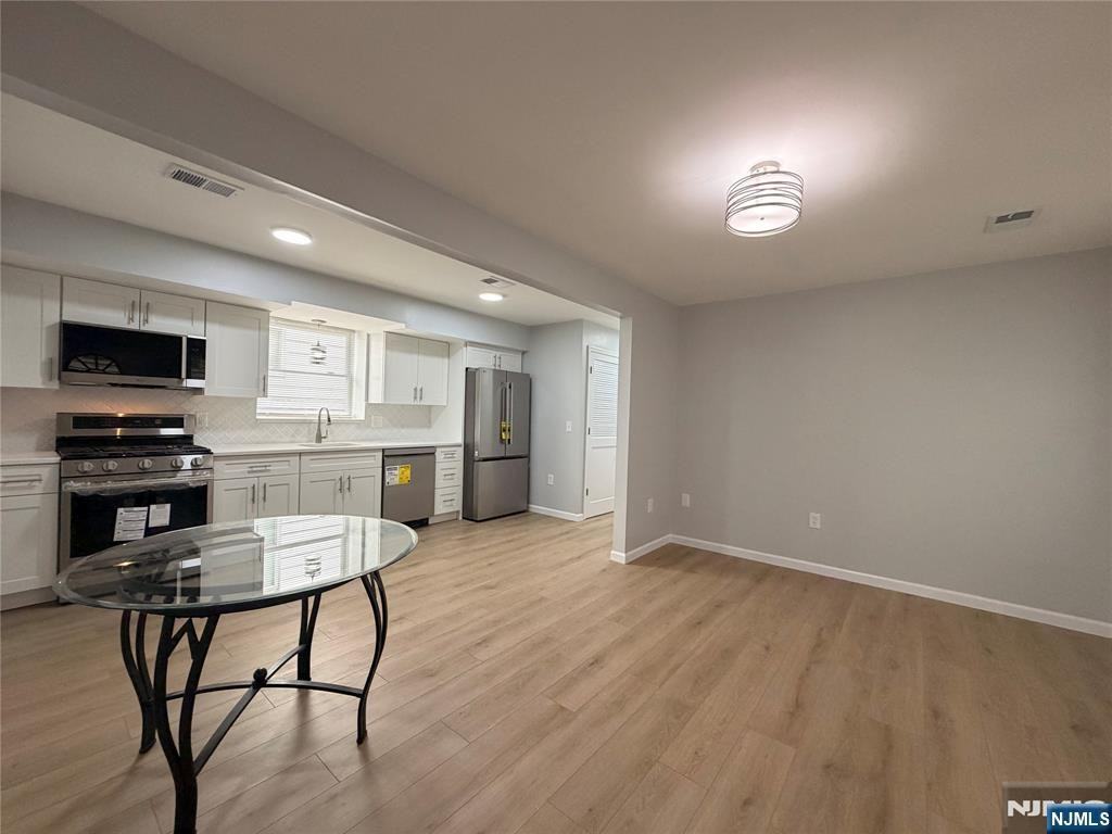58-60 Davenport Ave - Photo 3 of 17