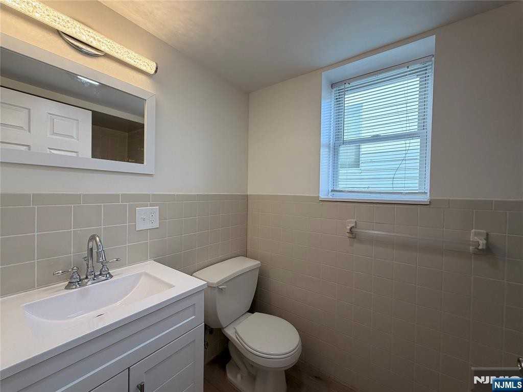 58-60 Davenport Ave - Photo 7 of 17