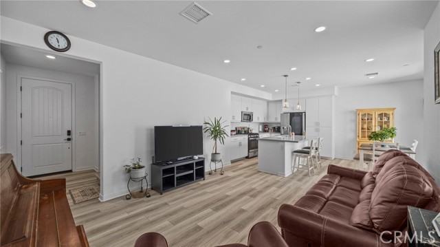 16282 Meadowhouse Ave - Photo 4 of 50