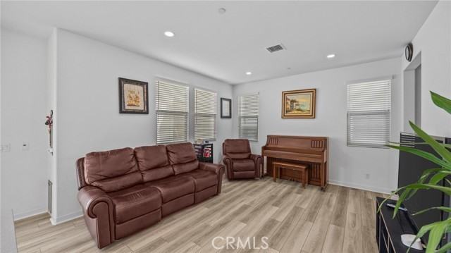 16282 Meadowhouse Ave - Photo 5 of 50