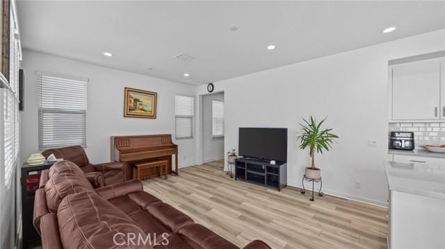 16282 Meadowhouse Ave - Photo 6 of 50
