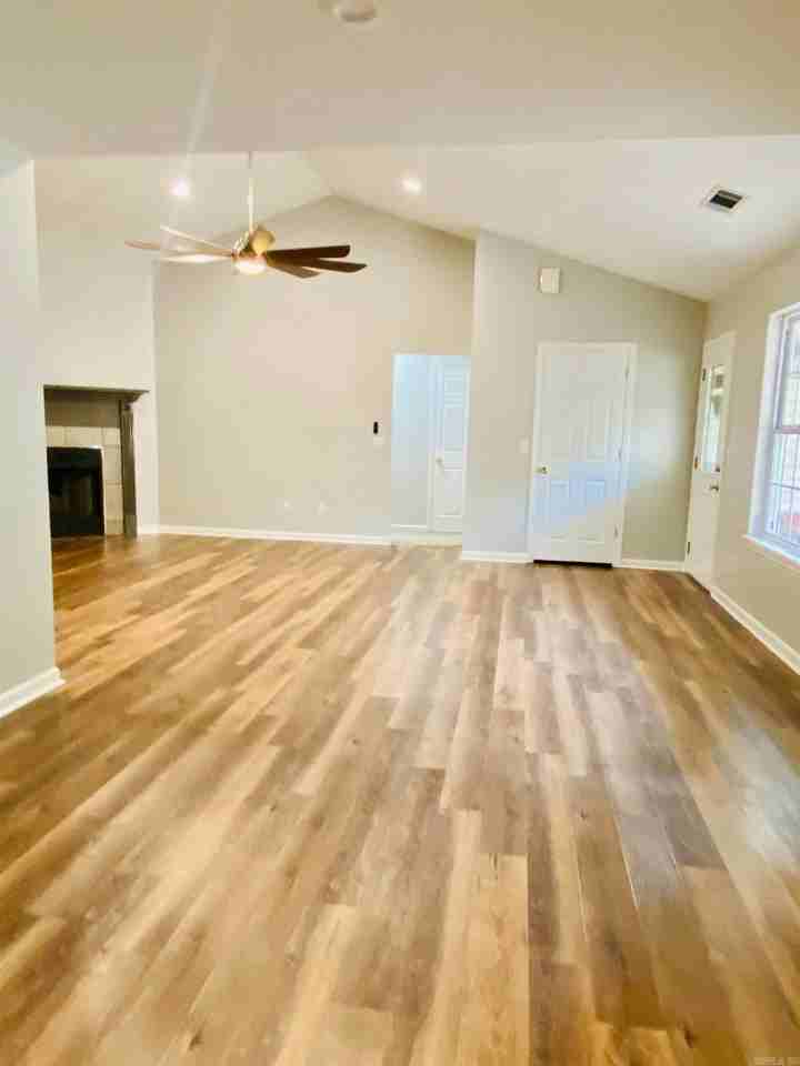 350 Plum Hollow Blvd - Photo 6 of 8