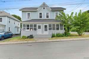 featured image of 107 Center St