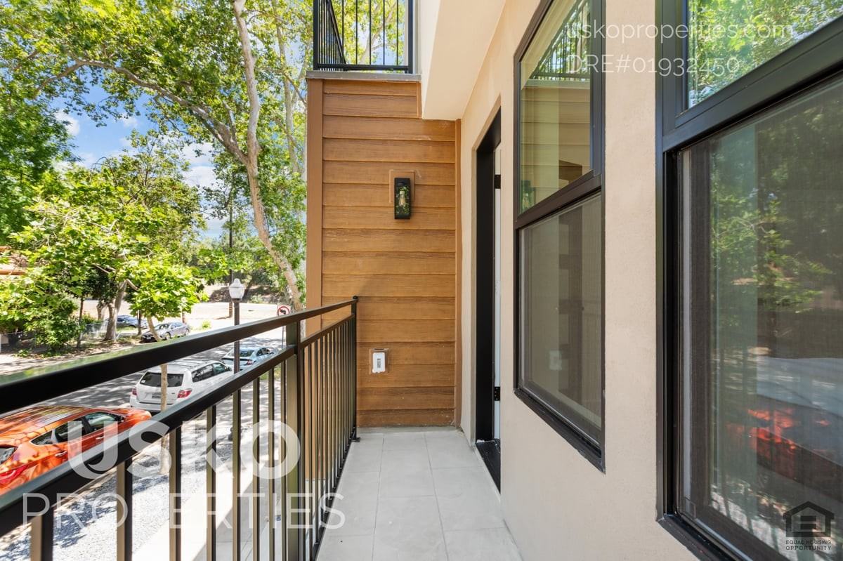 2824 D St - Photo 3 of 21