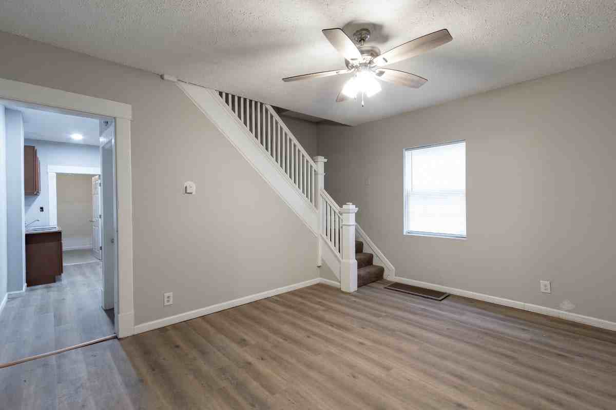 1920 Sugar Grove Ave - Photo 5 of 28