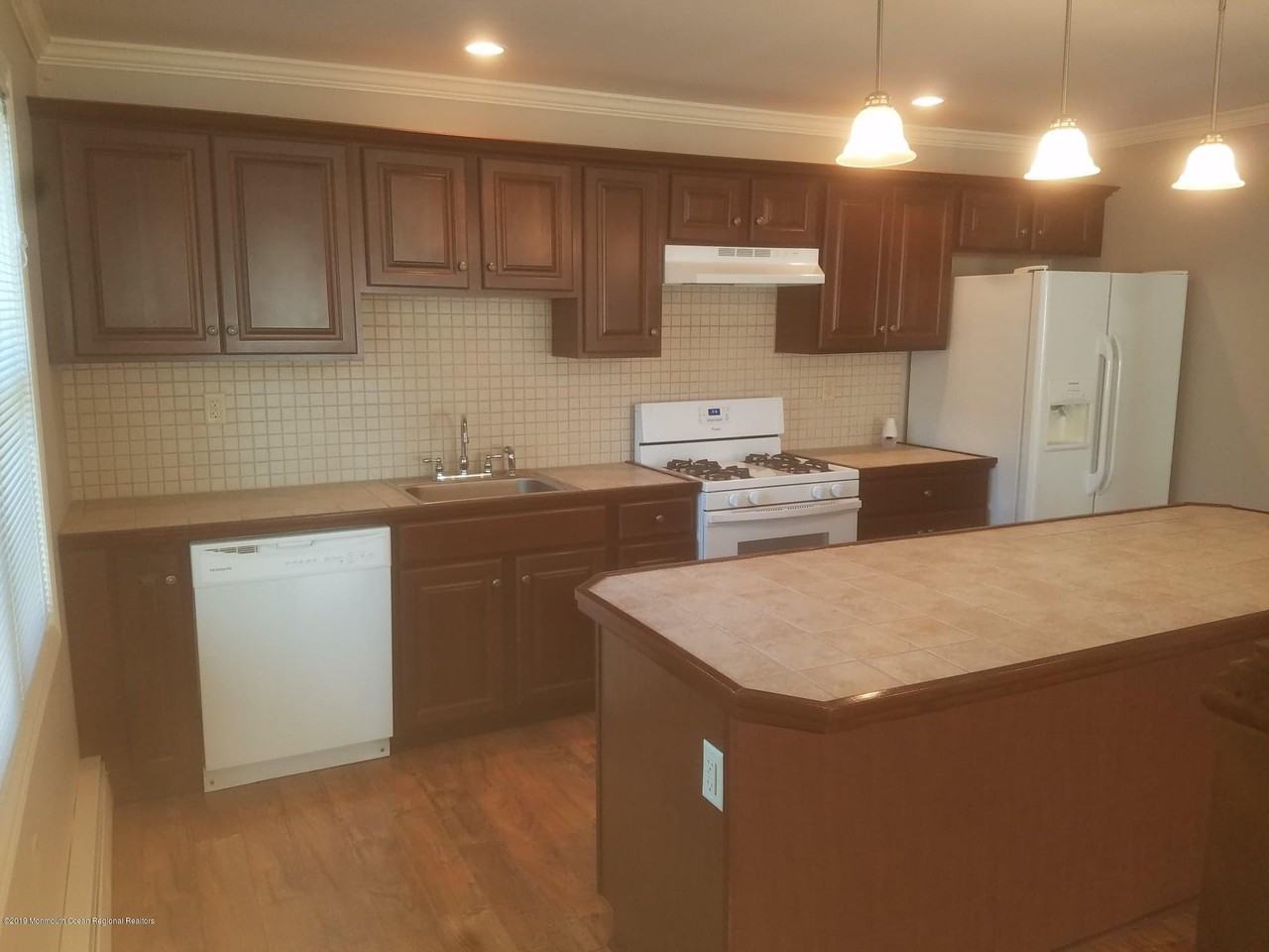 229 Torrey Pines Dr - Photo 5 of 10