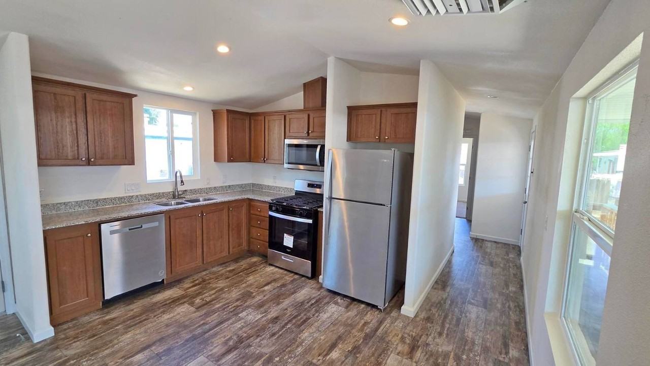 1470 Elizabeth St #AM67 - Photo 3 of 10