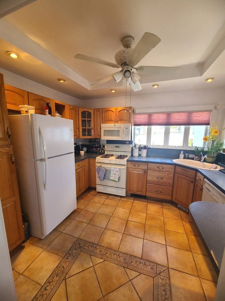 3591 Merrick Rd - Photo 3 of 14