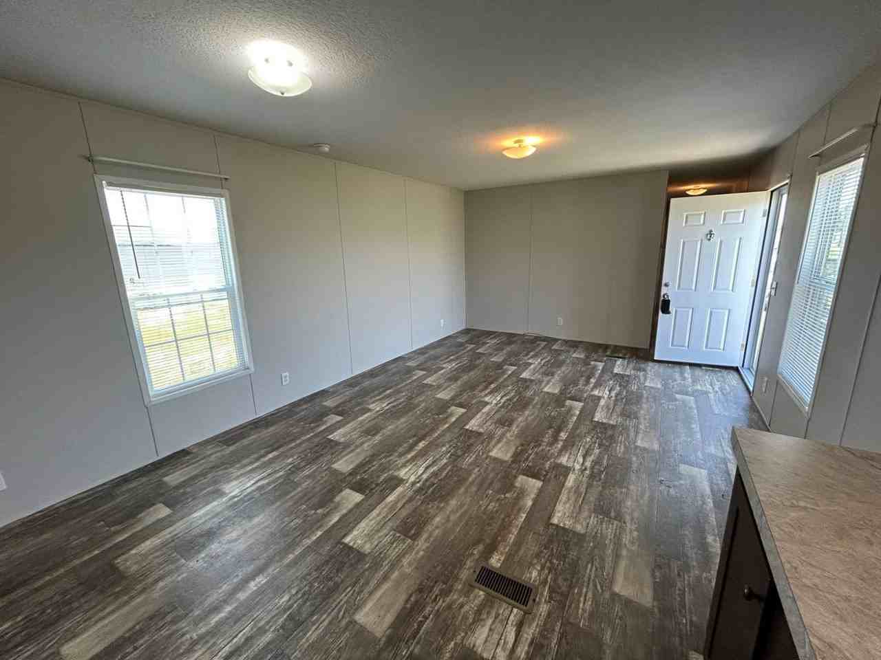 1116 Victoria St - Photo 3 of 10