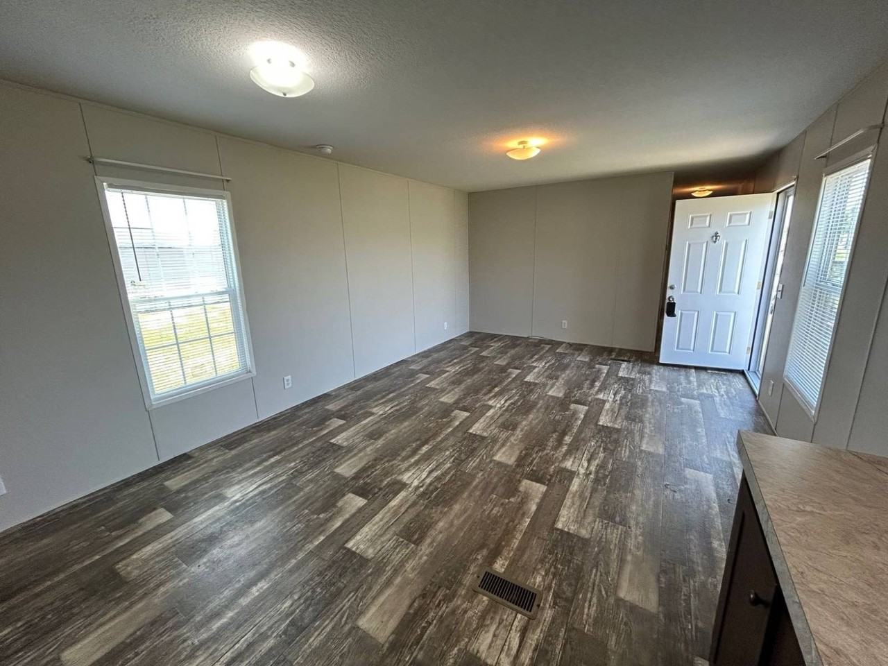 1110 Victoria St - Photo 2 of 11