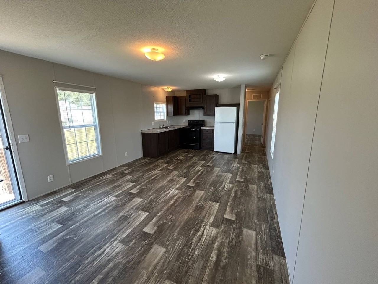 1110 Victoria St - Photo 3 of 11