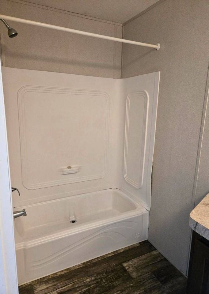 1110 Victoria St - Photo 7 of 11