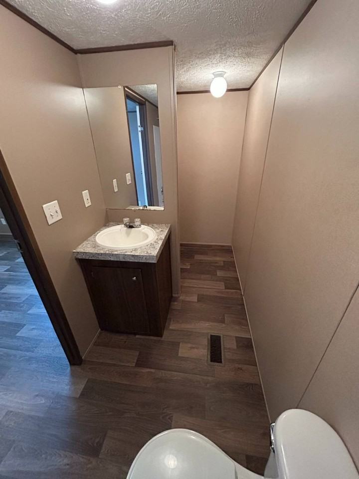 1509 Thomas Dr - Photo 5 of 9