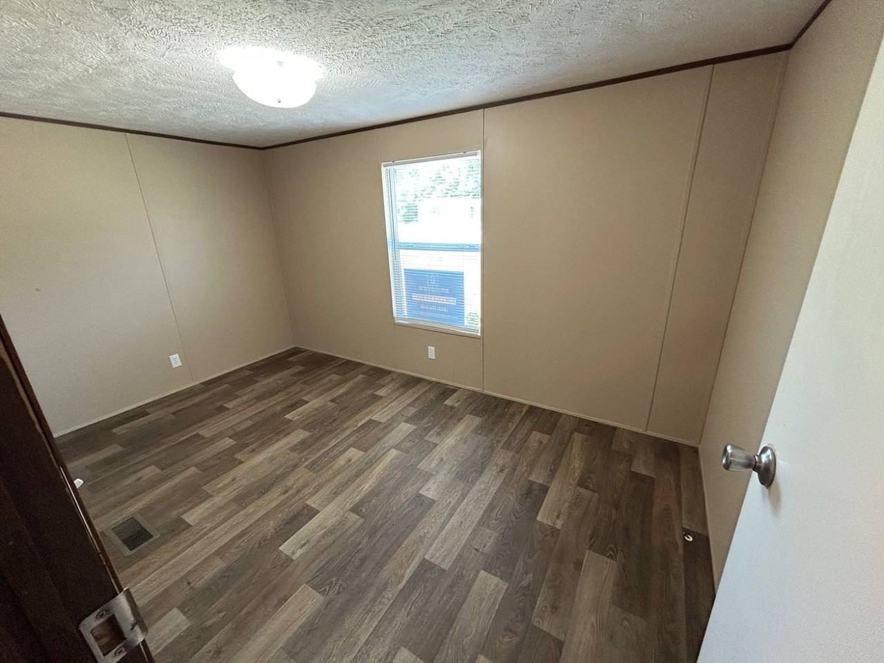 1509 Thomas Dr - Photo 7 of 9