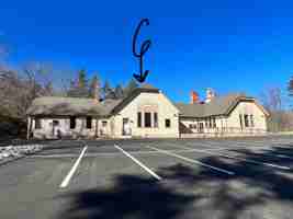 featured image of 352 Manchaug Rd