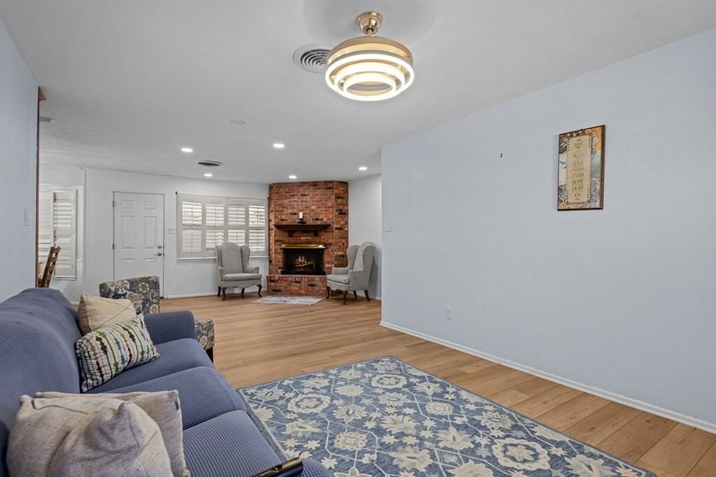 3700 Fairmont Dr - Photo 4 of 10