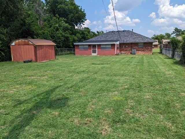 4205 N Nicklas Ave - Photo 2 of 21