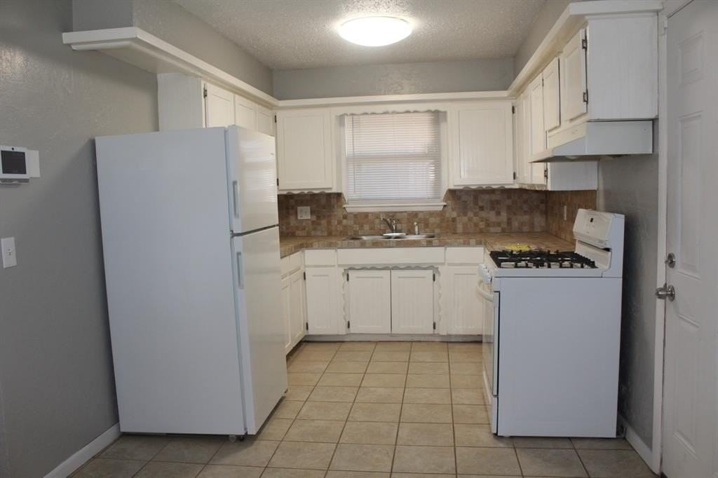 3036 Se 20th St - Photo 2 of 18