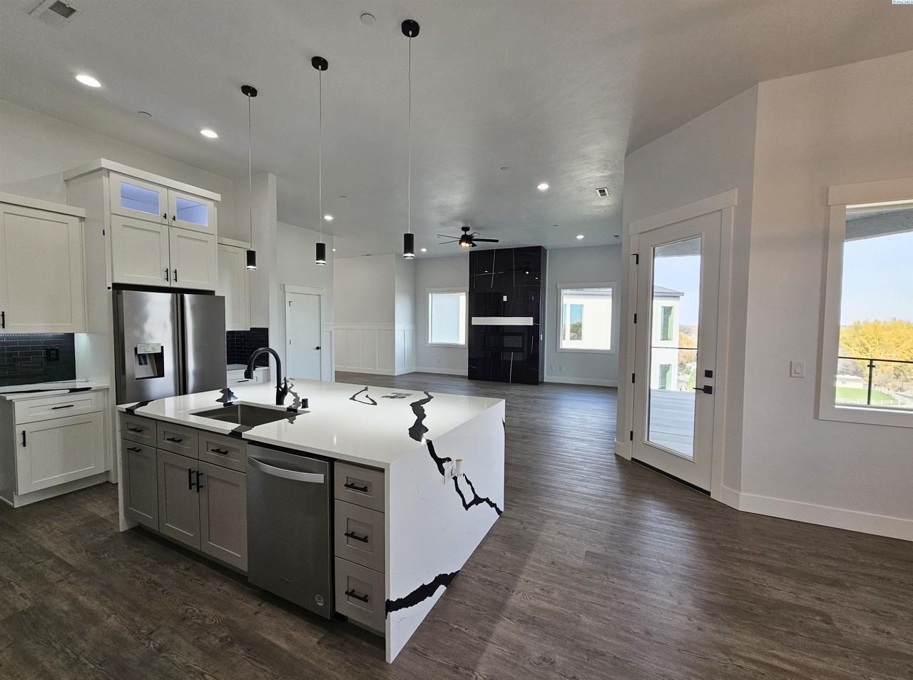 3202 Bing St - Photo 4 of 46