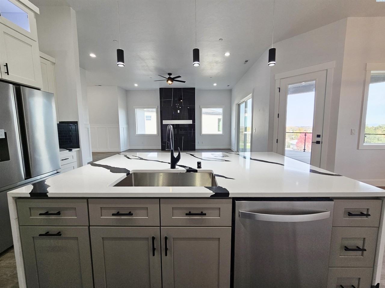 3202 Bing St - Photo 5 of 46