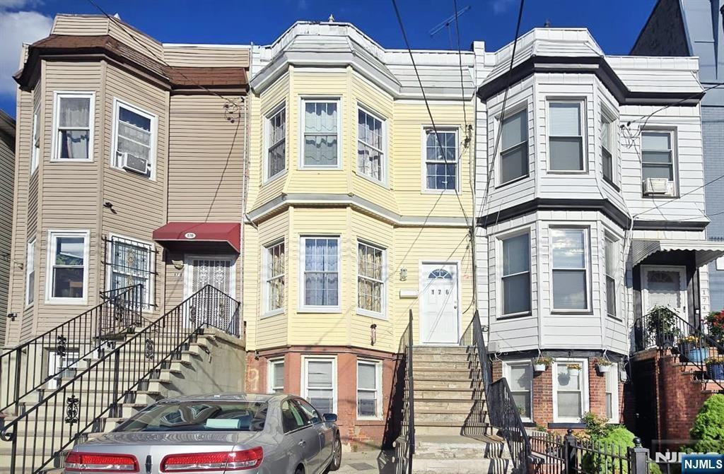 176 Arlington Ave ##1 - Photo 2 of 19